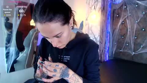   online show from October 18, 4:30 pm