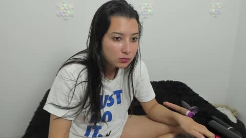 Snapshot of zammii69 chatting on December 19, 11:03 pm zammii69 online show from December 19, 11:03 pm