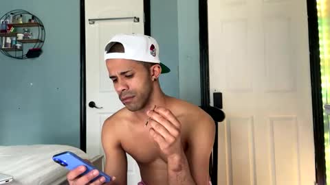 Snapshot of zamoraedii1994 chatting on December 10, 7:32 pm Edii online show from December 10, 7:32 pm