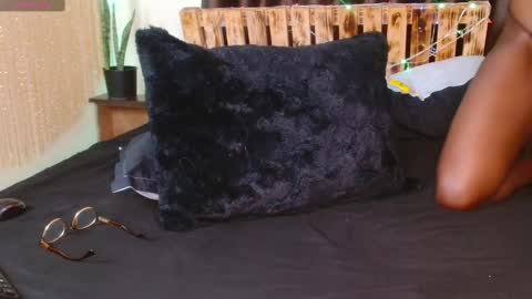 Snapshot of zara_lae chatting on January 22, 11:45 am nicky online show from January 22, 11:45 am