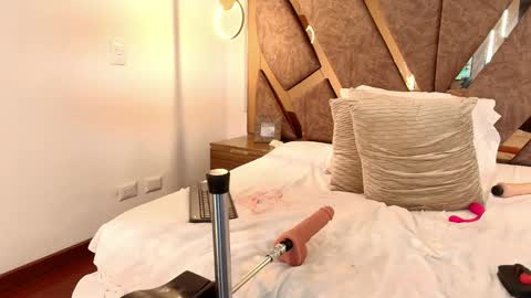 Snapshot of zarah_andrews chatting on February 9, 12:06 am Zarah Andrews online show from February 9, 12:06 am