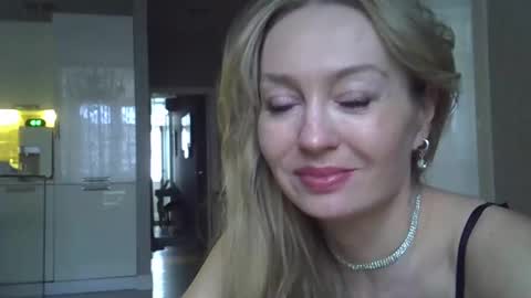 Snapshot of zarinaswift chatting on January 20, 4:10 am Zarina Swift online show from January 20, 4:10 am