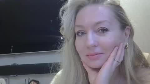 Snapshot of zarinaswift chatting on February 1, 4:35 am Zarina Swift online show from February 1, 4:35 am