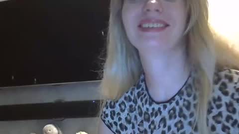 Snapshot of zarinaswift chatting on November 29, 10:40 am Zarina Swift online show from November 29, 10:40 am