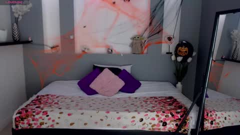 Karolyne online show from October 28, 8:00 pm