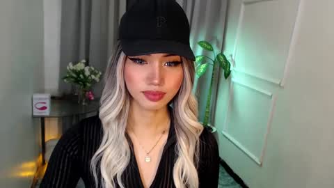 zelainalovetocum online show from March 2, 2:32 pm