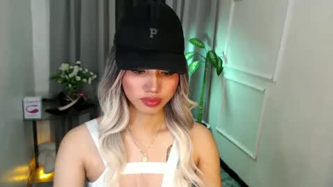 zelainalovetocum online show from March 3, 5:50 pm