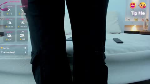 Zenda Evans online show from January 31, 9:59 am