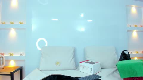 Zenda Evans online show from February 6, 3:37 am