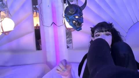    online show from December 8, 5:22 pm