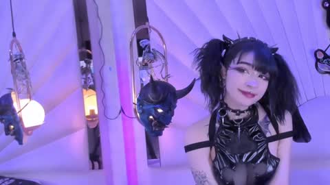    online show from December 10, 2:06 pm