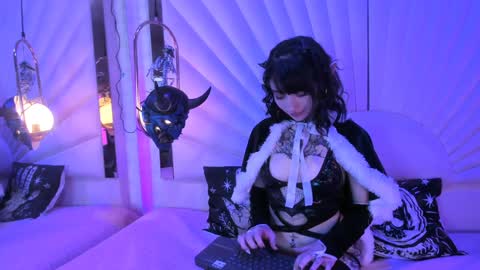    online show from December 22, 4:27 pm