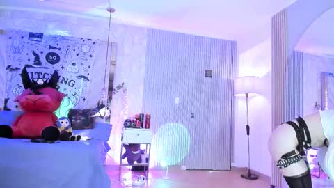    online show from October 24, 2:35 pm