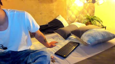 Snapshot of zeusjeff chatting on December 5, 6:44 pm zeus online show from December 5, 6:44 pm