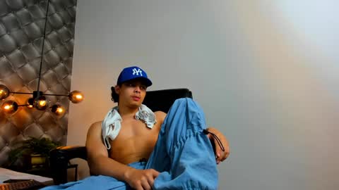 Snapshot of zeusjeff chatting on December 6, 6:50 pm zeus online show from December 6, 6:50 pm