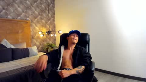 Snapshot of zeusjeff chatting on December 7, 6:04 pm zeus online show from December 7, 6:04 pm