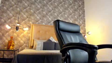 Snapshot of zeusjeff chatting on December 8, 5:33 pm zeus online show from December 8, 5:33 pm