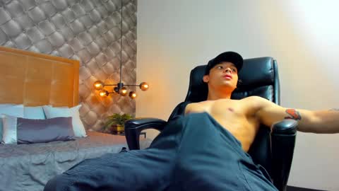 Snapshot of zeusjeff chatting on December 10, 6:38 pm zeus online show from December 10, 6:38 pm