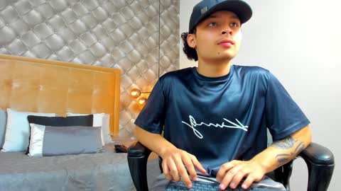 Snapshot of zeusjeff chatting on December 13, 7:10 pm zeus online show from December 13, 7:10 pm