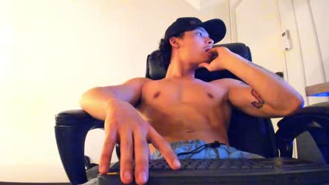 Snapshot of zeusjeff chatting on December 20, 6:35 pm zeus online show from December 20, 6:35 pm