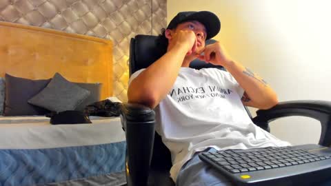 Snapshot of zeusjeff chatting on December 21, 10:40 pm zeus online show from December 21, 10:40 pm