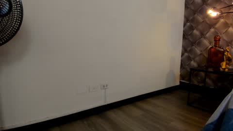 Snapshot of zeusjeff chatting on December 22, 9:09 pm zeus online show from December 22, 9:09 pm