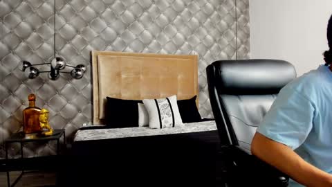 Snapshot of zeusjeff chatting on December 26, 6:33 pm zeus online show from December 26, 6:33 pm