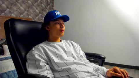 Snapshot of zeusjeff chatting on December 30, 7:00 pm zeus online show from December 30, 7:00 pm