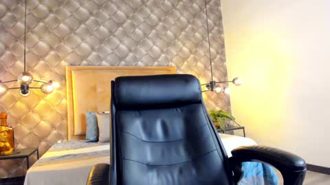 Snapshot of zeusjeff chatting on December 30, 10:55 pm zeus online show from December 30, 10:55 pm