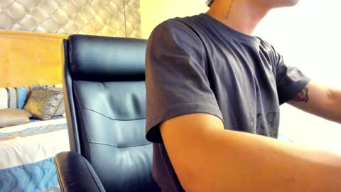 Snapshot of zeusjeff chatting on December 31, 5:11 am zeus online show from December 31, 5:11 am