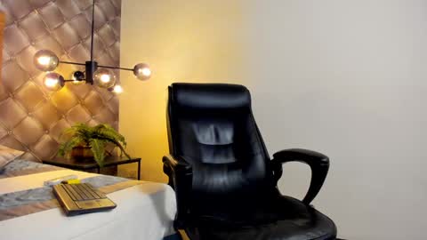 Snapshot of zeusjeff chatting on January 4, 10:34 pm zeus online show from January 4, 10:34 pm