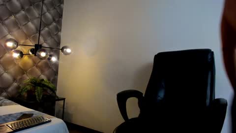 Snapshot of zeusjeff chatting on January 7, 1:38 am zeus online show from January 7, 1:38 am