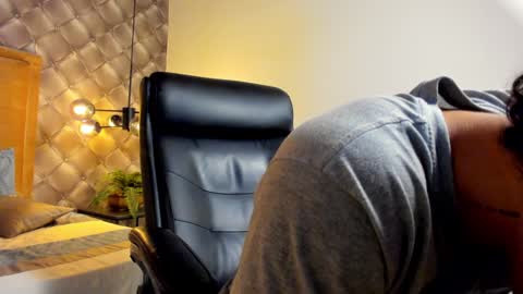 Snapshot of zeusjeff chatting on January 7, 8:24 am zeus online show from January 7, 8:24 am