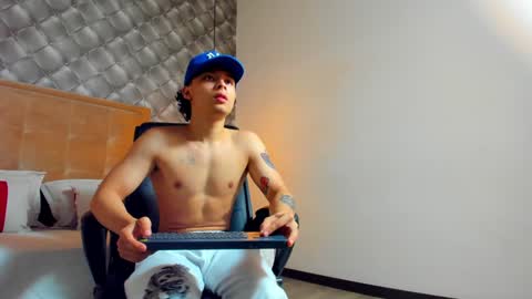 Snapshot of zeusjeff chatting on January 8, 8:39 pm zeus online show from January 8, 8:39 pm