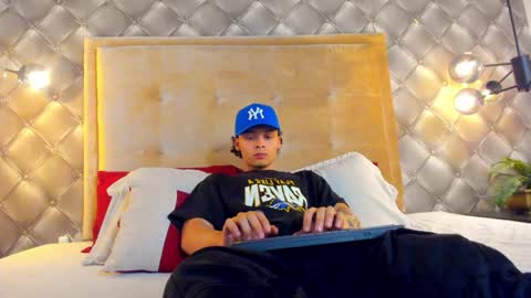 Snapshot of zeusjeff chatting on January 9, 10:09 pm zeus online show from January 9, 10:09 pm