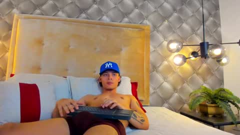 Snapshot of zeusjeff chatting on January 10, 10:04 pm zeus online show from January 10, 10:04 pm