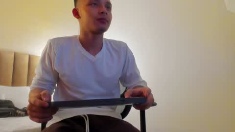 Snapshot of zeusjeff chatting on January 21, 5:16 am zeus online show from January 21, 5:16 am