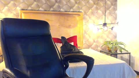 Snapshot of zeusjeff chatting on January 22, 12:06 pm zeus online show from January 22, 12:06 pm