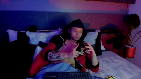 Snapshot of zeusjeff chatting on February 1, 2:37 am zeus online show from February 1, 2:37 am