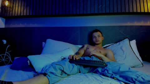 Snapshot of zeusjeff chatting on February 7, 3:55 am zeus online show from February 7, 3:55 am