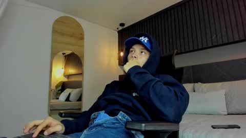 Snapshot of zeusjeff chatting on February 11, 3:40 am zeus online show from February 11, 3:40 am