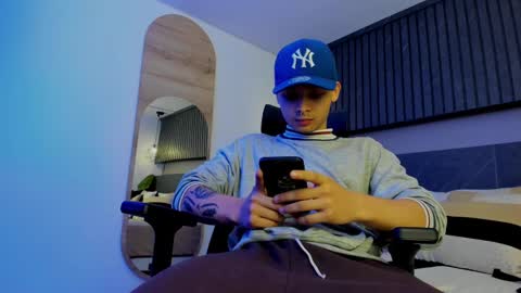 Snapshot of zeusjeff chatting on February 13, 4:32 am zeus online show from February 13, 4:32 am