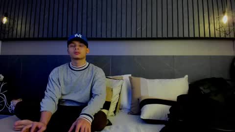 Snapshot of zeusjeff chatting on February 13, 7:35 am zeus online show from February 13, 7:35 am