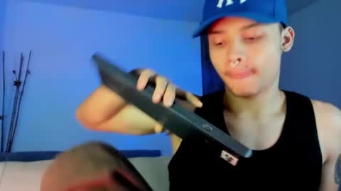 Snapshot of zeusjeff chatting on February 19, 4:01 am zeus online show from February 19, 4:01 am