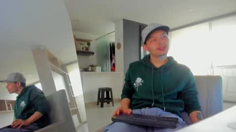 Snapshot of zeusjeff chatting on September 27, 6:35 pm zeus online show from September 27, 6:35 pm