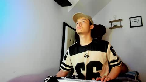 Snapshot of zeusjeff chatting on October 23, 2:11 am zeus online show from October 23, 2:11 am