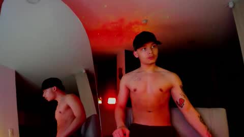 Snapshot of zeusjeff chatting on November 18, 7:02 am zeus online show from November 18, 7:02 am