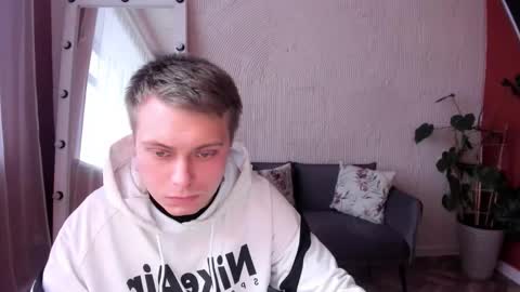 Snapshot of zherealkrugi chatting on November 26, 9:10 am zherealkrugi online show from November 26, 9:10 am