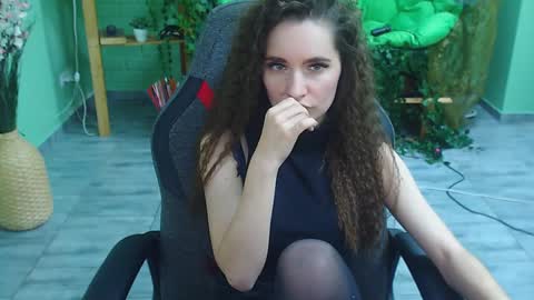 zianichols online show from February 1, 1:12 am