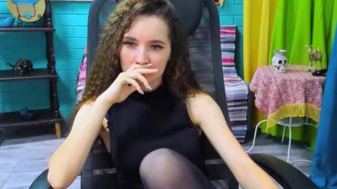 zianichols online show from February 4, 7:11 pm